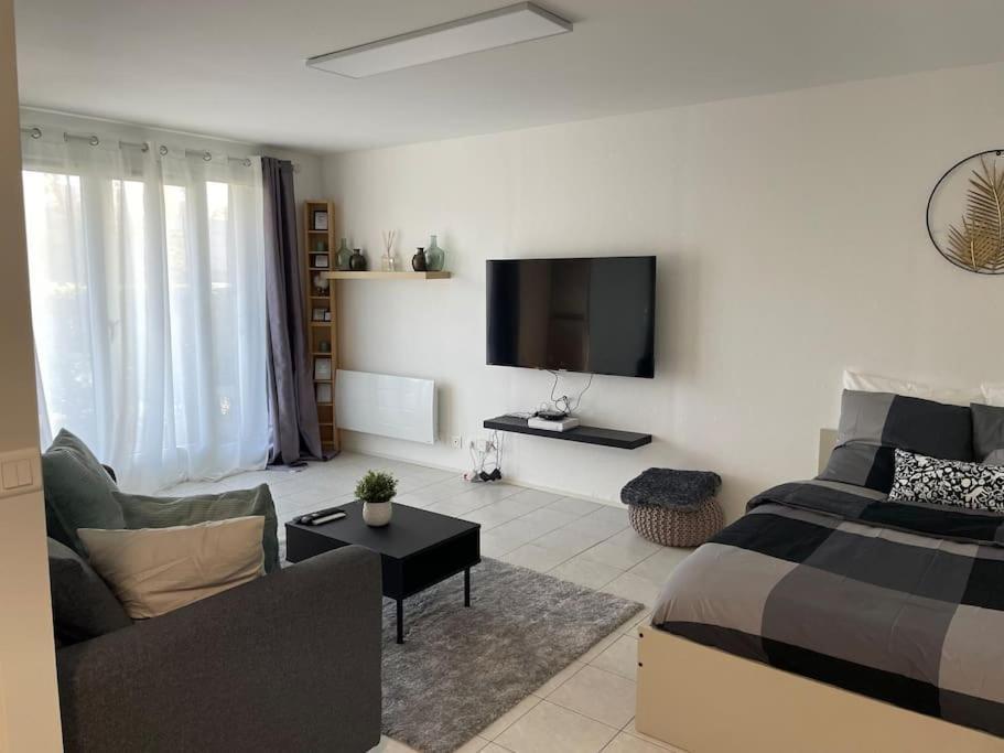 Appartement Cosy Proche Paris Le Bourget Luaran gambar